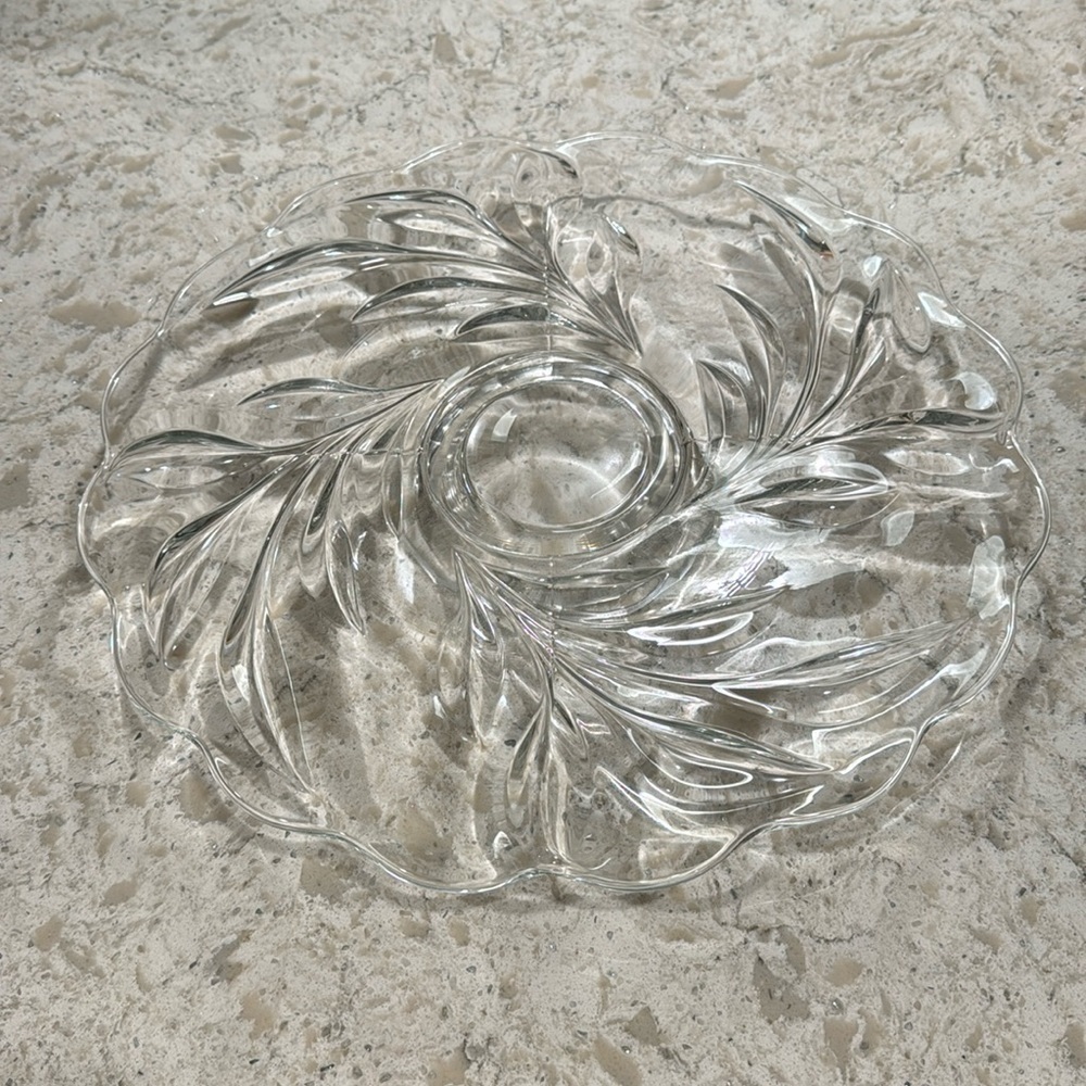 VINTAGE~INDIANA GLASS~CAKE  PLATE~WILLOW or OLEANDER PATTERN~CLEAR GLASS~KPTRY